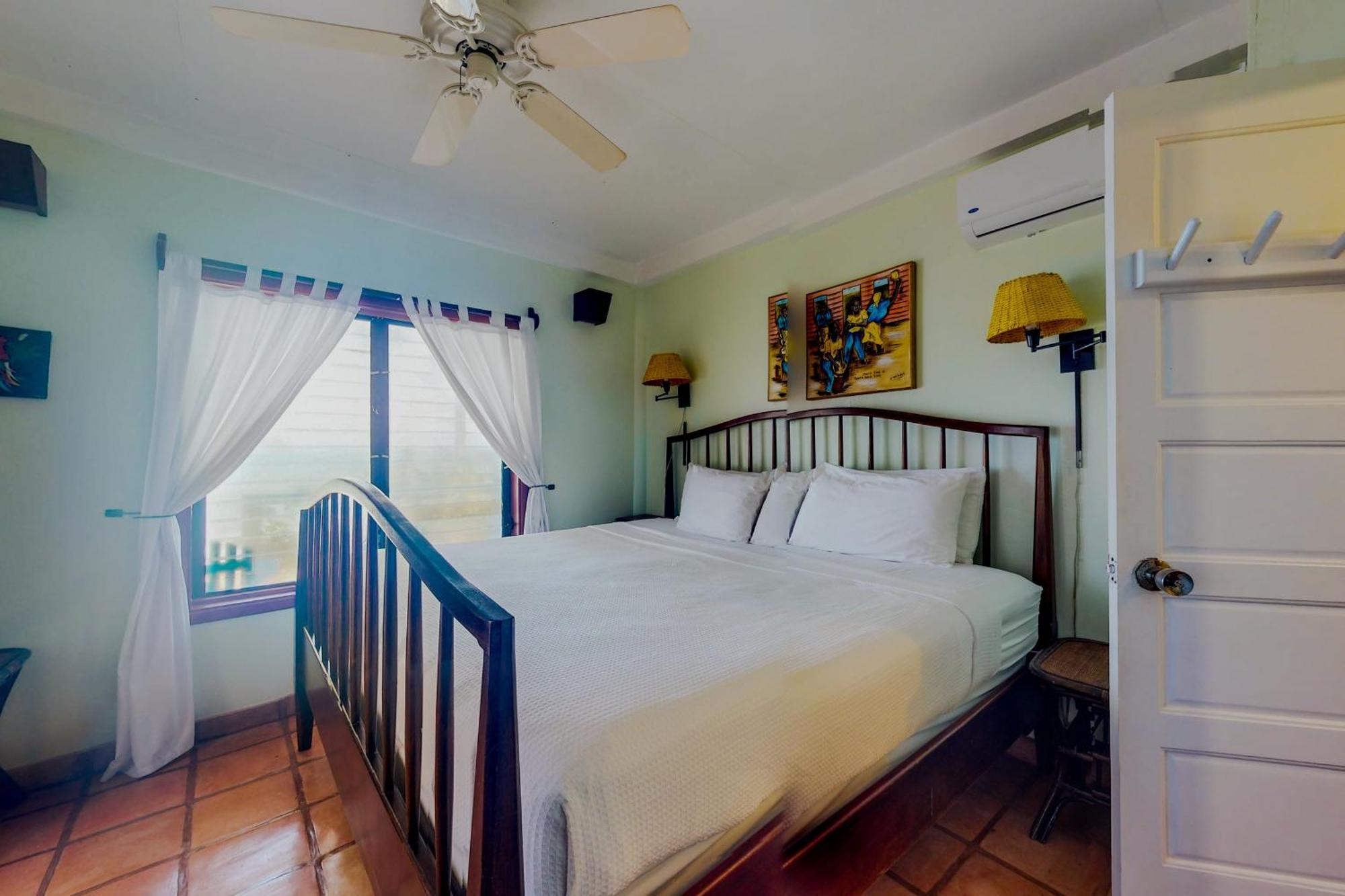 Beachside Villas Gold Standard Certified Placencia Rum bild