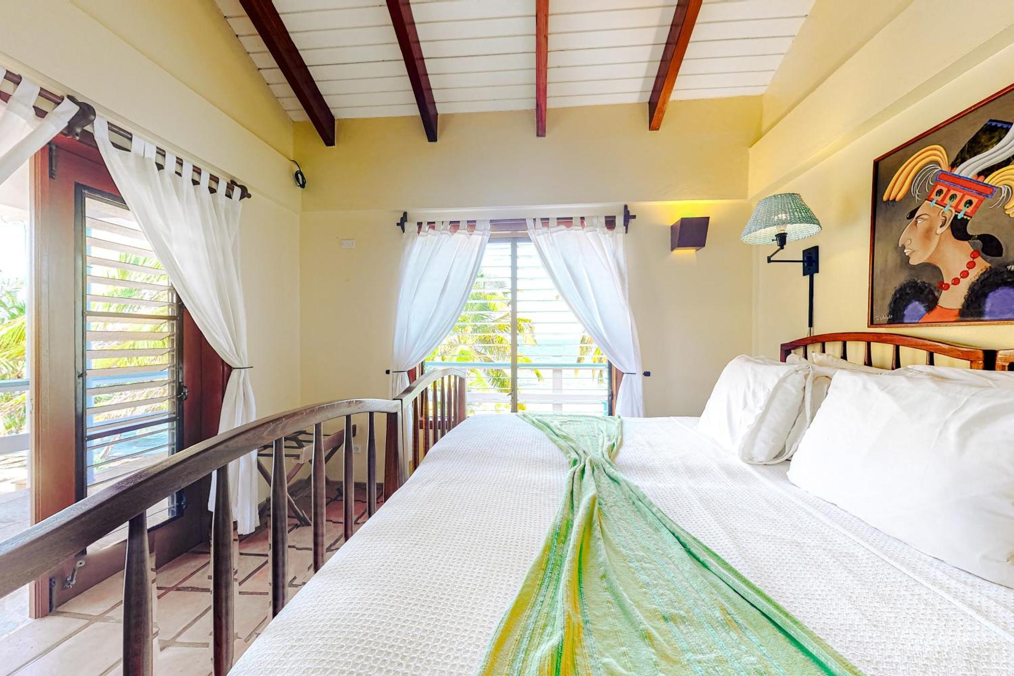 Beachside Villas Gold Standard Certified Placencia Rum bild