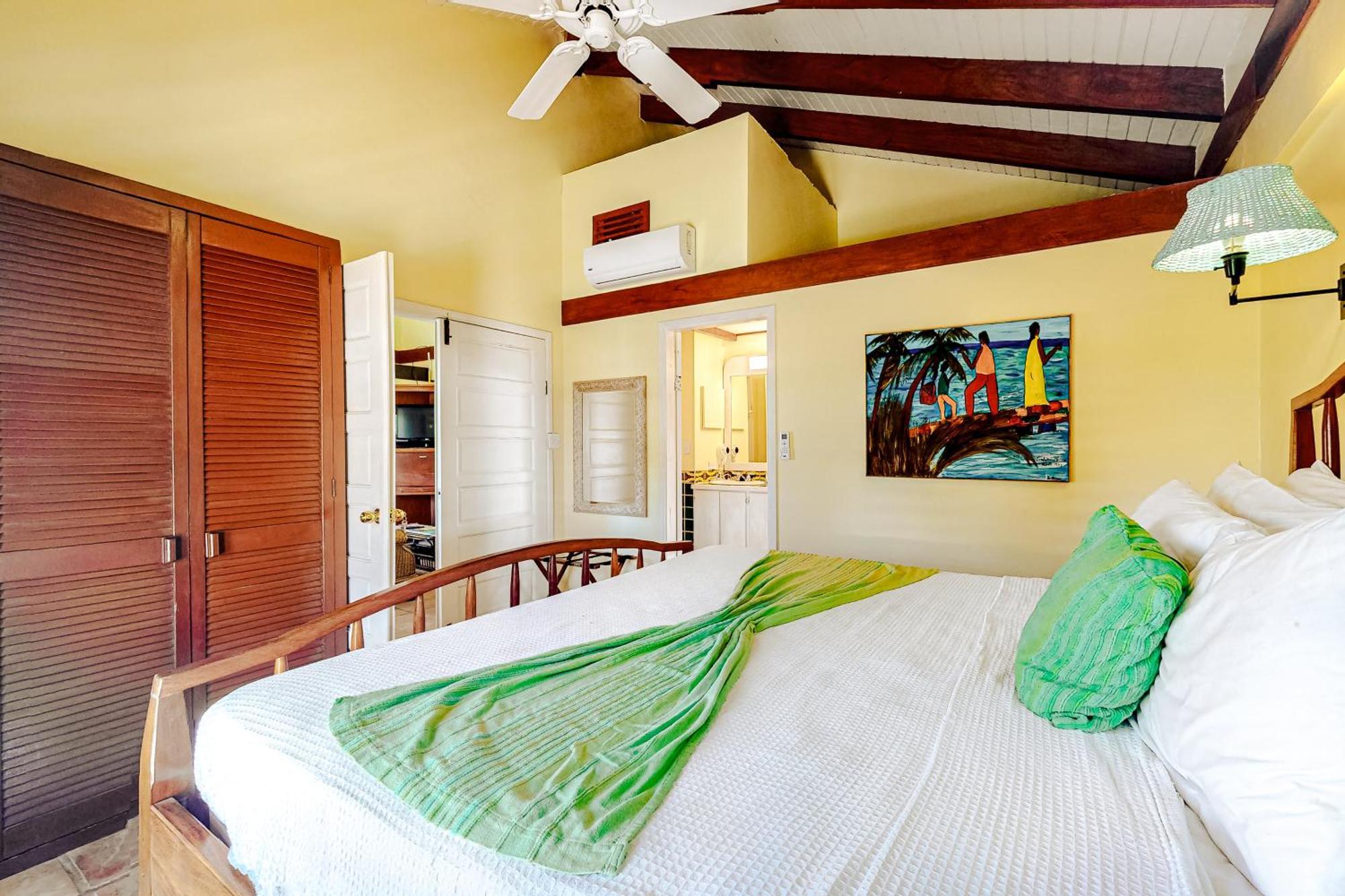 Beachside Villas Gold Standard Certified Placencia Rum bild