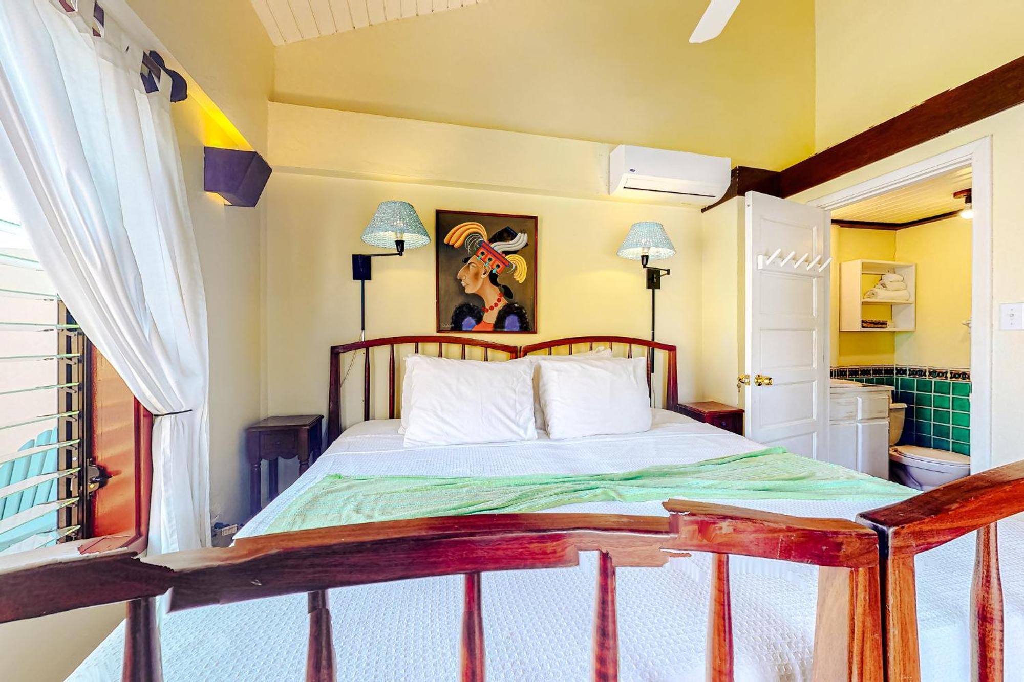 Beachside Villas Gold Standard Certified Placencia Rum bild