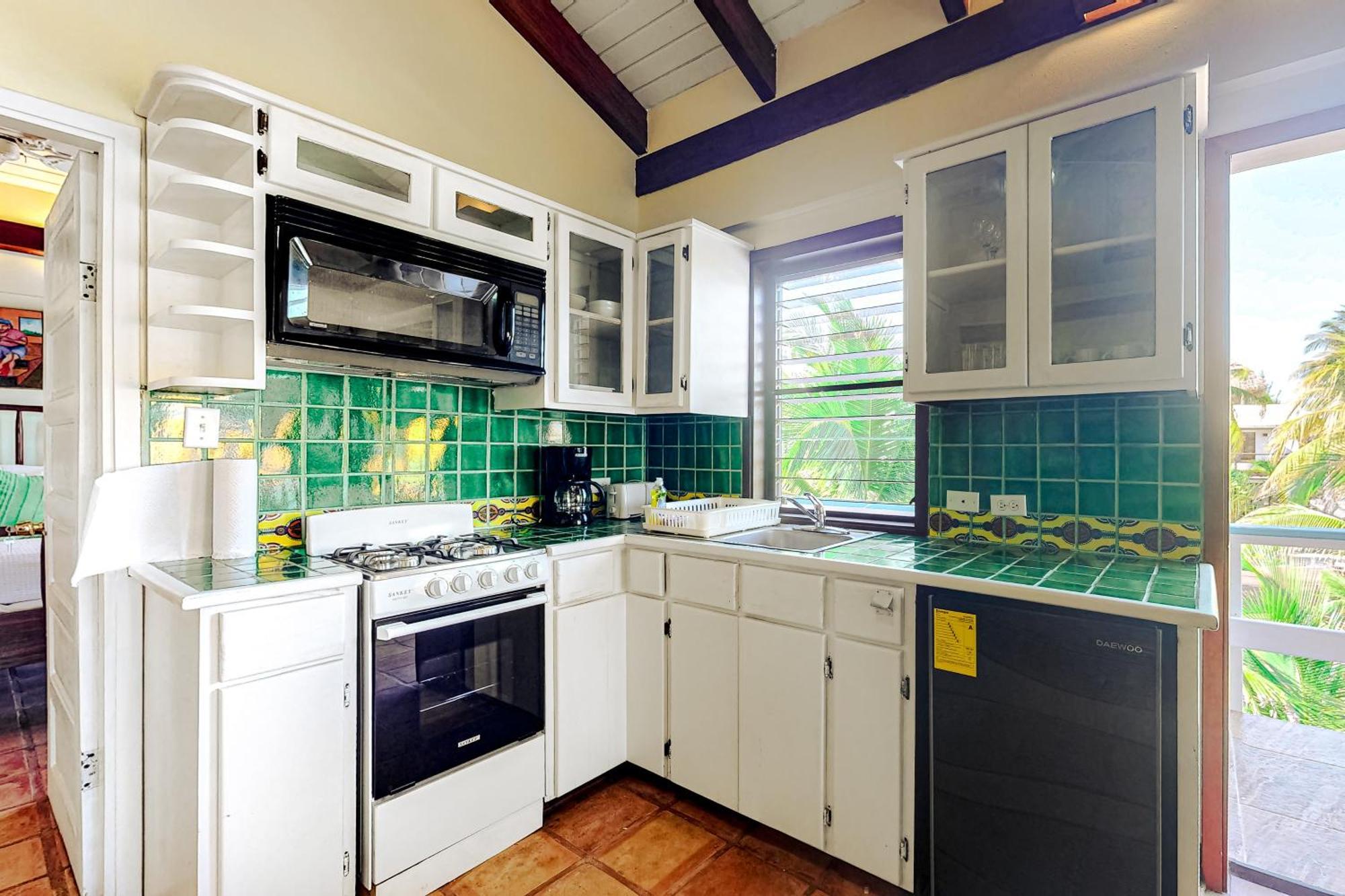 Beachside Villas Gold Standard Certified Placencia Rum bild