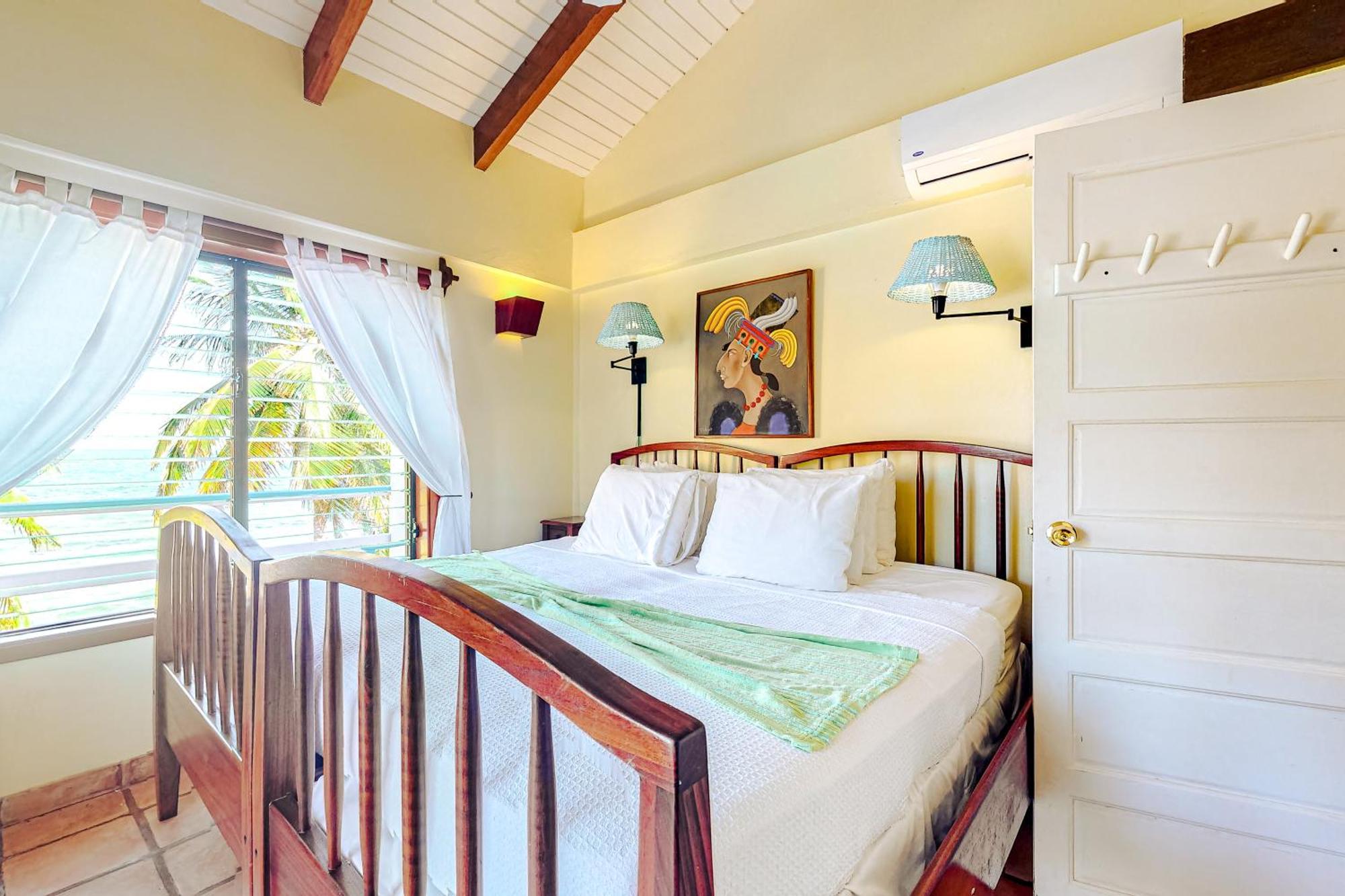 Beachside Villas Gold Standard Certified Placencia Rum bild