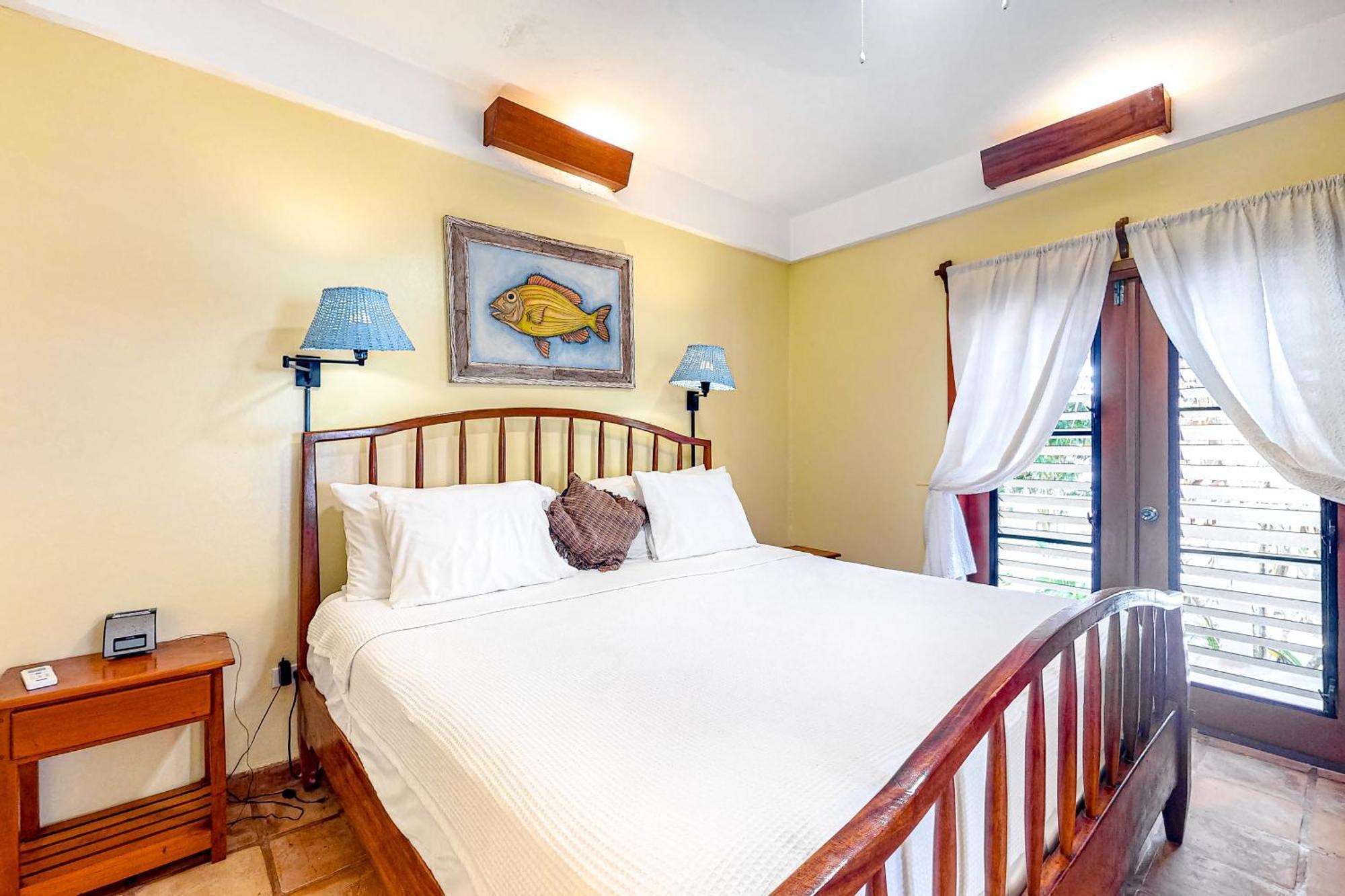 Beachside Villas Gold Standard Certified Placencia Rum bild