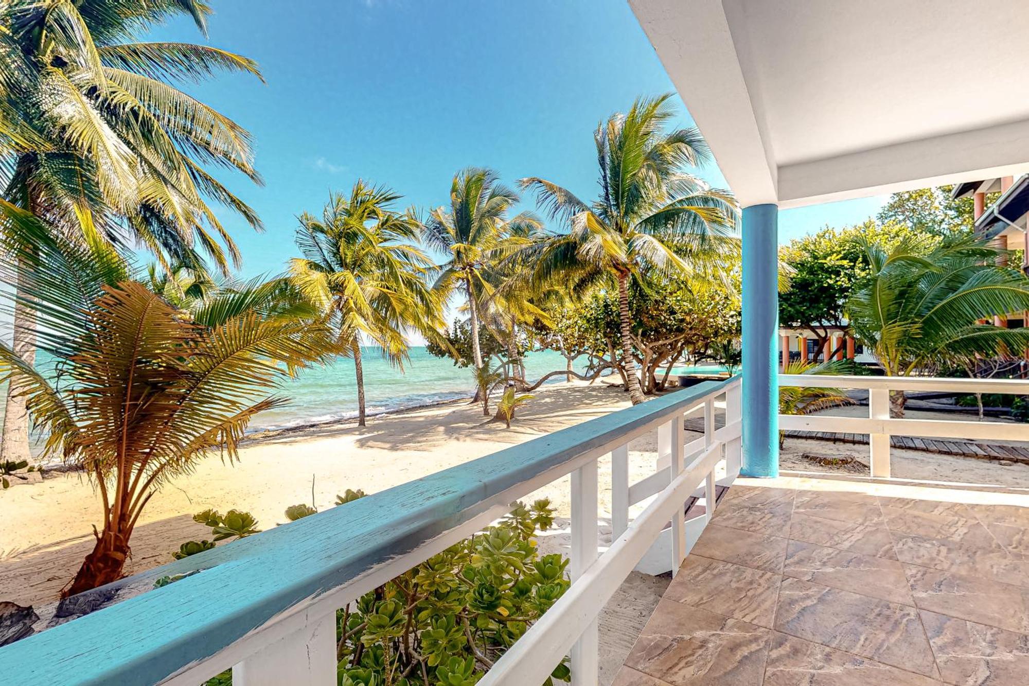 Beachside Villas Gold Standard Certified Placencia Rum bild